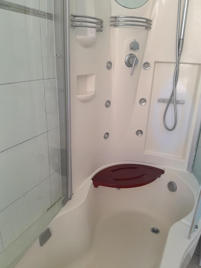 Villa La Desiree - Haut De Villa, 68M2, 8 Personnes Max, Climatise, 4 Etoiles, 120M2 De Jardin Et Parking, Wifi, Vu Mer Антиб Экстерьер фото